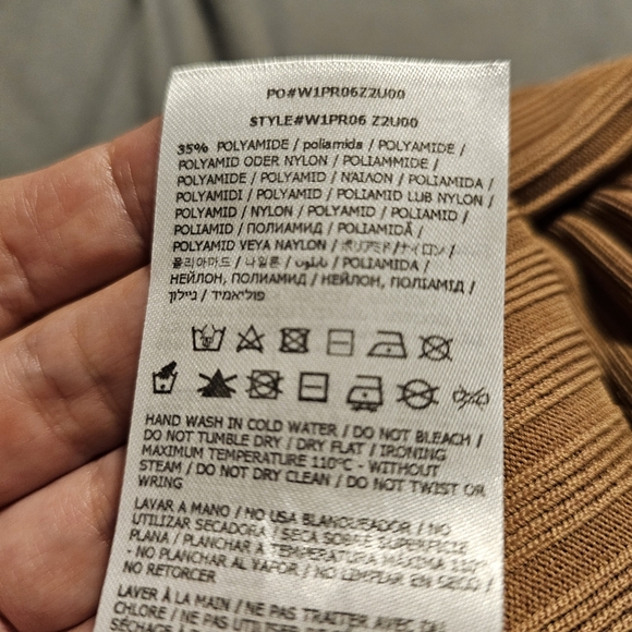 NEW GUESS SWEATER - Picture 7 of 8